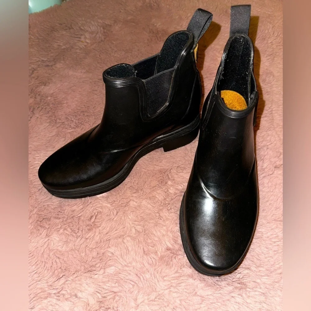 Ariat women’s black ankle rain boots 5.5 outdoor waterproof fall